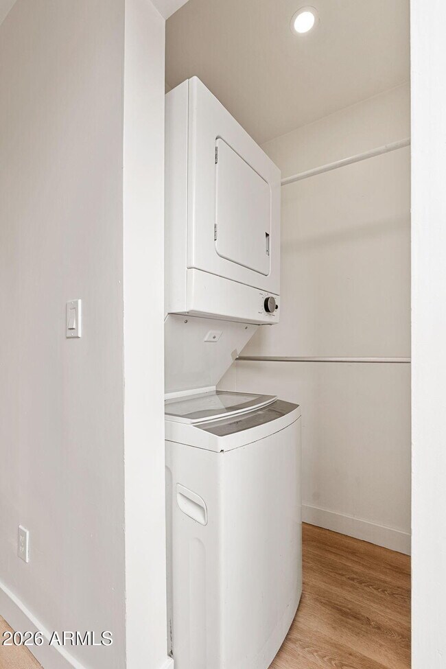 Building Photo - 1646 E McKinley St