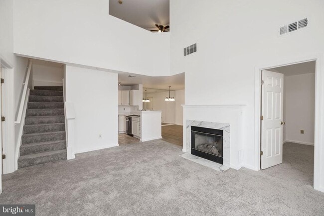 Building Photo - 1025 Gardenview Loop