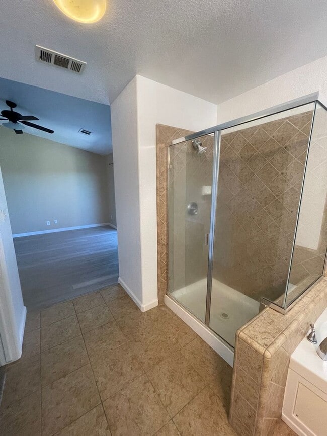 Building Photo - 50% OFF FIRST MONTH'S RENT!! MOVE-IN READY – THIS ONE WILL GO FAST!