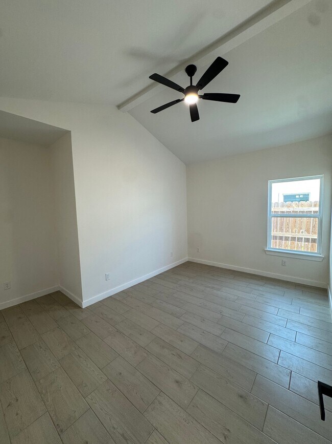 Building Photo - 2512 Mockingbird Rd