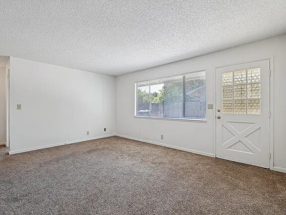 Building Photo - This is a charming 2 bedroom, 1 bathroom, 1 car garage duplex