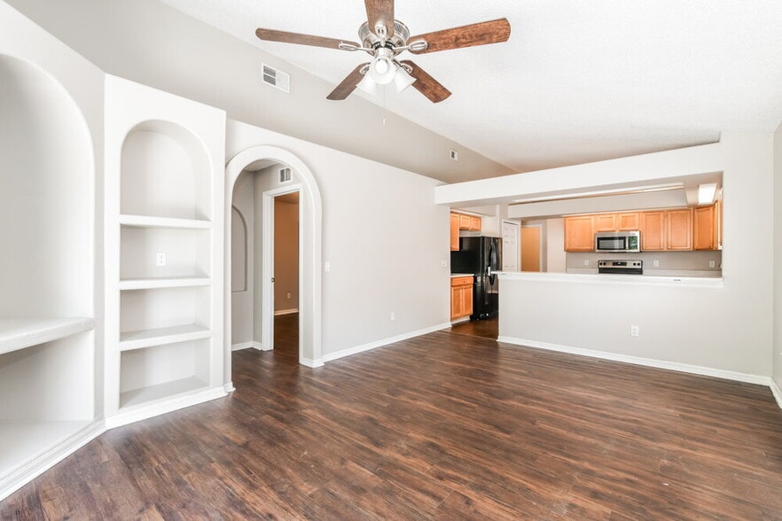 Building Photo - 16329 Coopers Hawk Ave