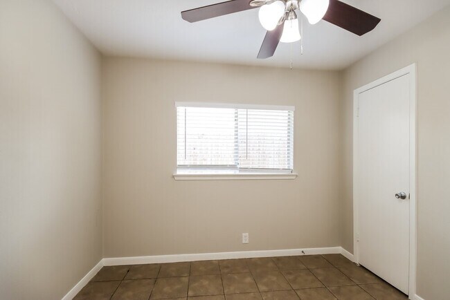 Building Photo - 8514 Forest Point Dr