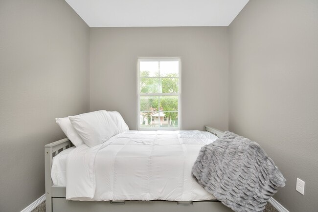 Building Photo - 3019 Elysian St