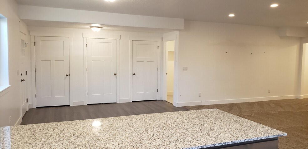 Building Photo - 1102 N 700 W