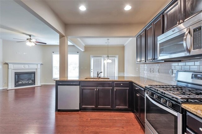 Building Photo - 2755 Maple Park Pl