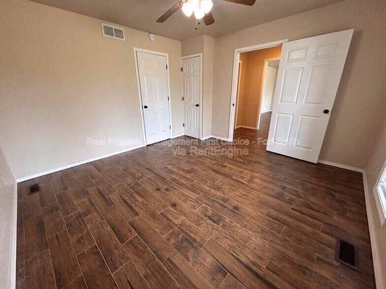 Building Photo - 9200 Rogers Ave