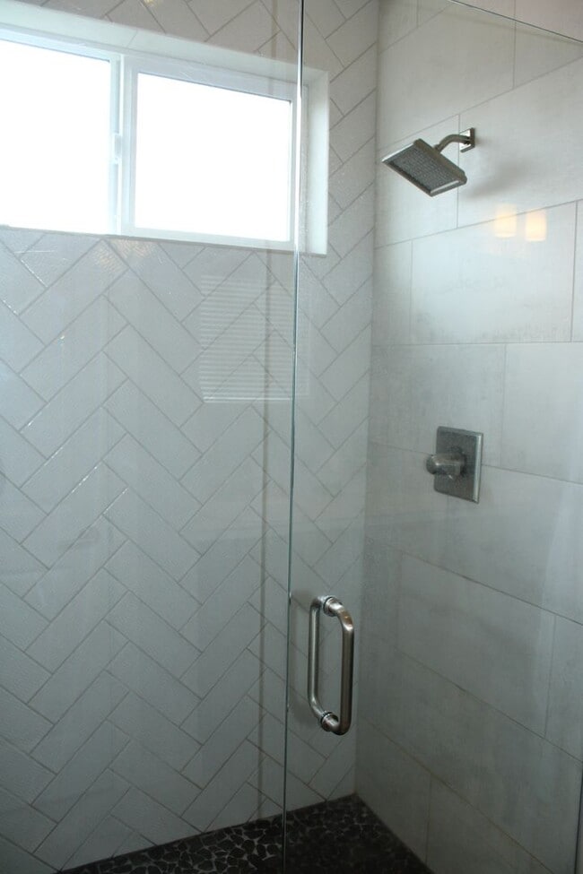 Building Photo - BEAUTIFUL 4+ BR, 2.5 BA - SPECIAL $500 OFF First Mo. Rent!!