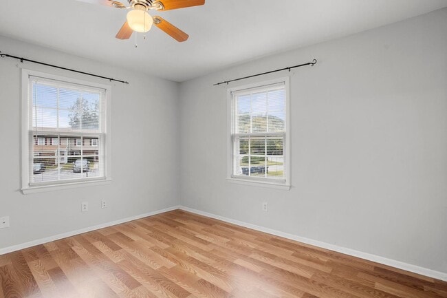 Building Photo - Townhome for rent in Jacksonville!