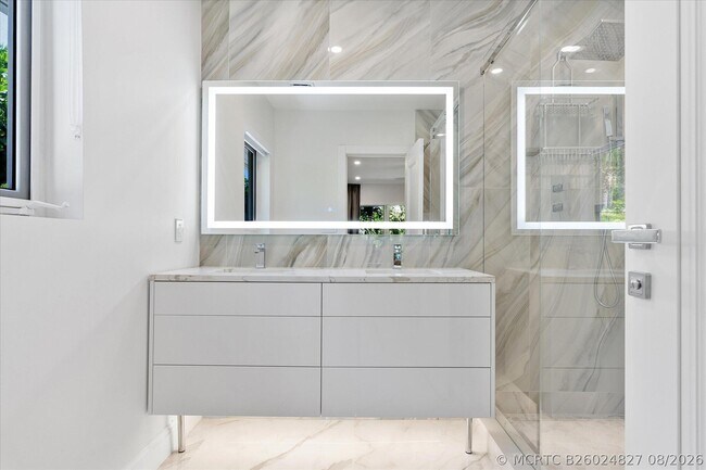 Building Photo - 207 Royal Palm Dr