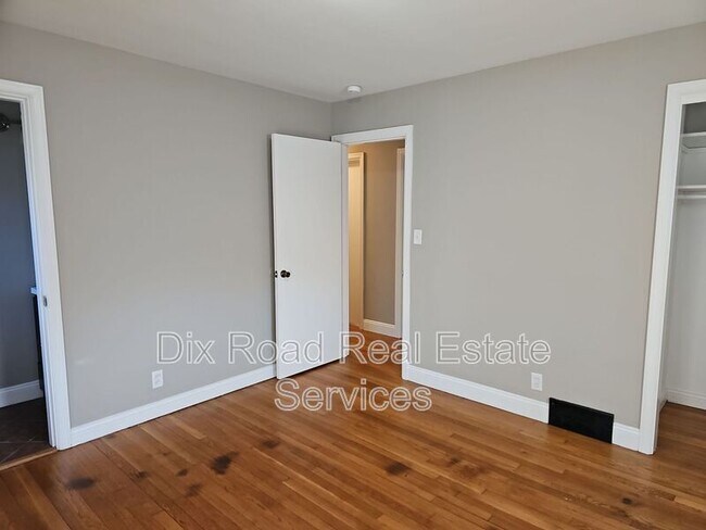 Building Photo - 1750 N Staunton Dr