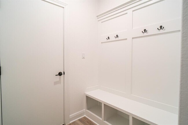 Building Photo - 3501 Jaulan St