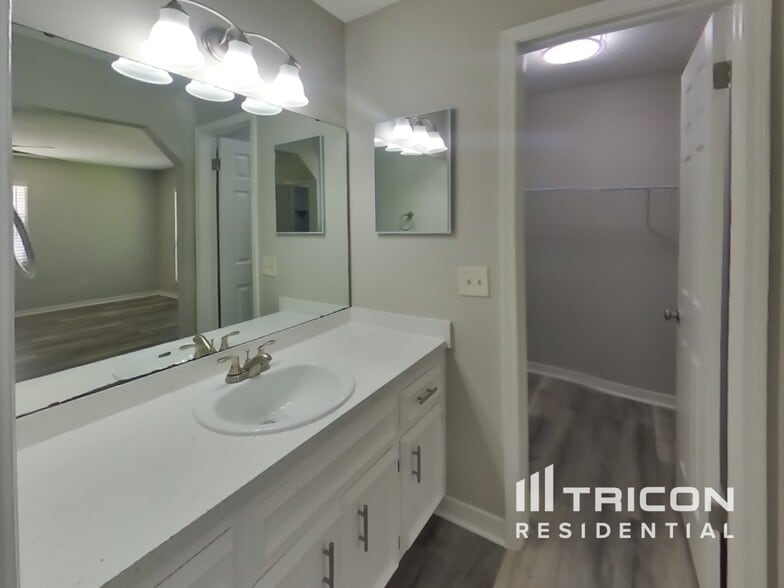 Building Photo - 2608 Bottomridge Dr