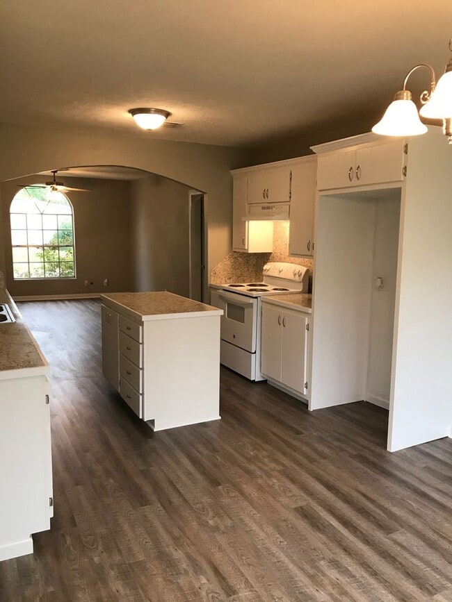 Building Photo - Available Soon!