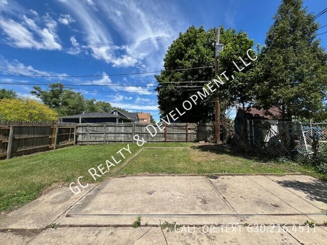 Building Photo - 663 Spruce St