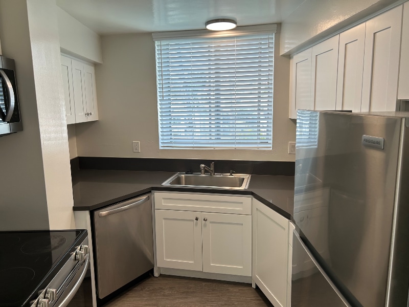 Building Photo - 7100 Hillside Ave