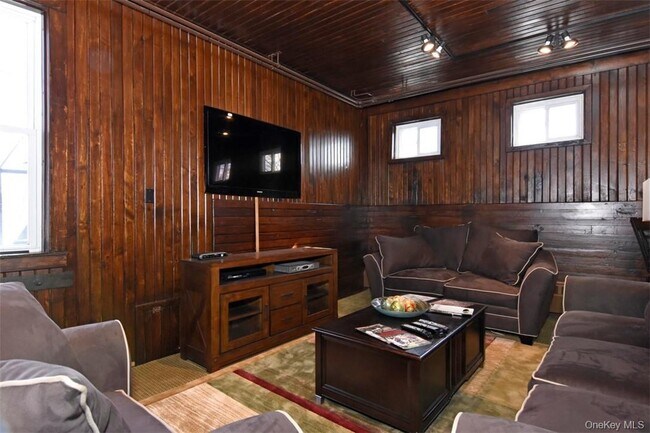 Building Photo - 352 Carroll Close