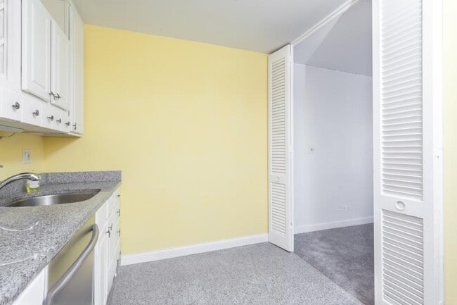 Building Photo - 1 bedroom in Chicago IL 60640