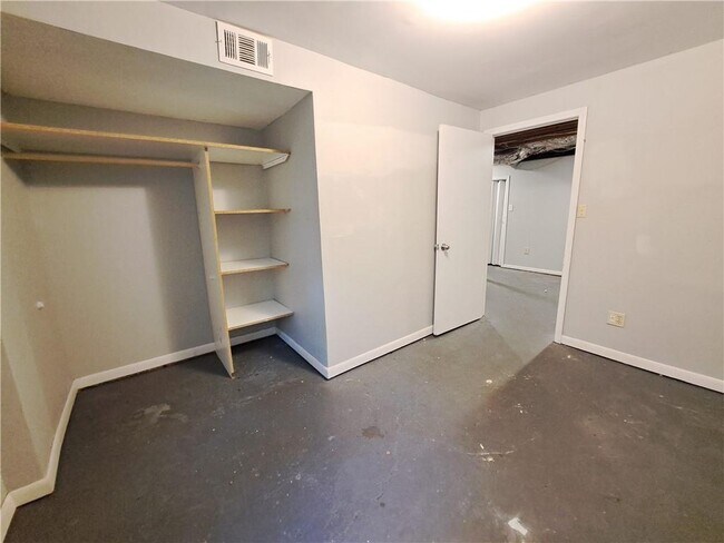 Building Photo - 844 Chandler Dr SW