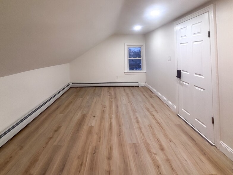 Building Photo - 38 Judith St