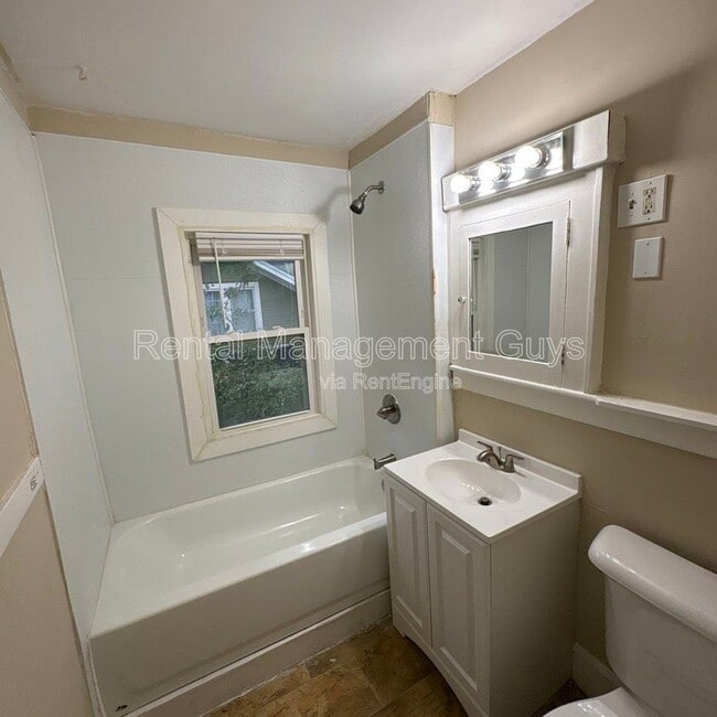 Building Photo - 4126 N Girard Ave