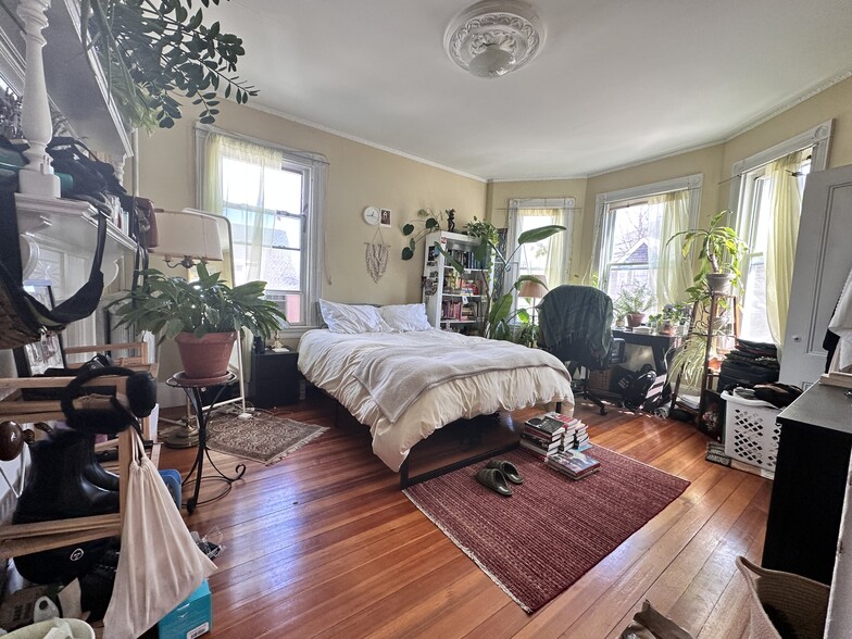 Primary Photo - 4 Montcalm Ave