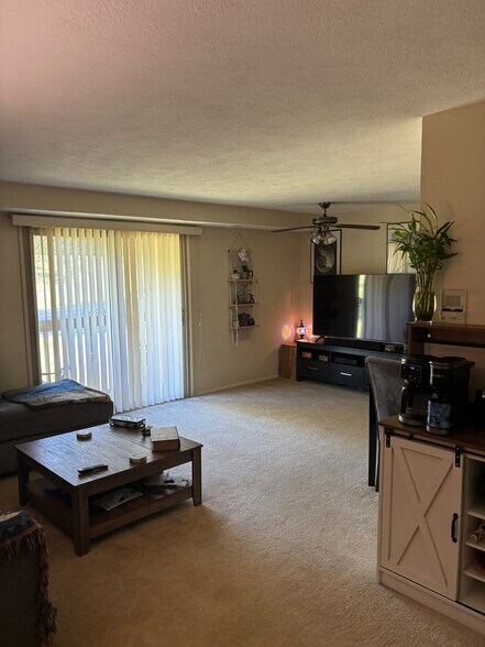 Building Photo - 27309 Evergreen Run