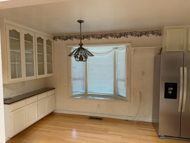 Building Photo - 3 Bedroom 2 bath with Rv Parking