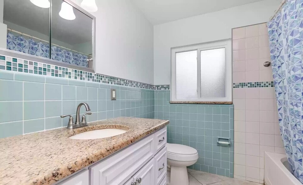 Building Photo - 282 W Laila Dr