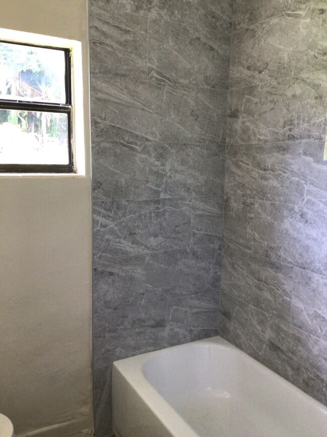 Building Photo - Northeast Orlando Home