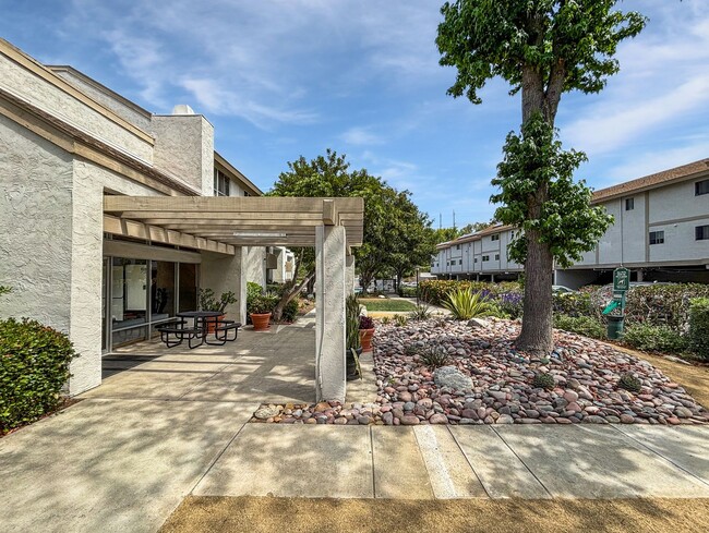 Building Photo - Beautiful 2B/2BA Condo in Mission Valley W...