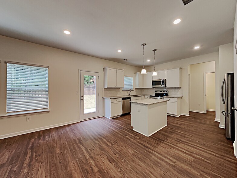 Building Photo - 249 Camp dr