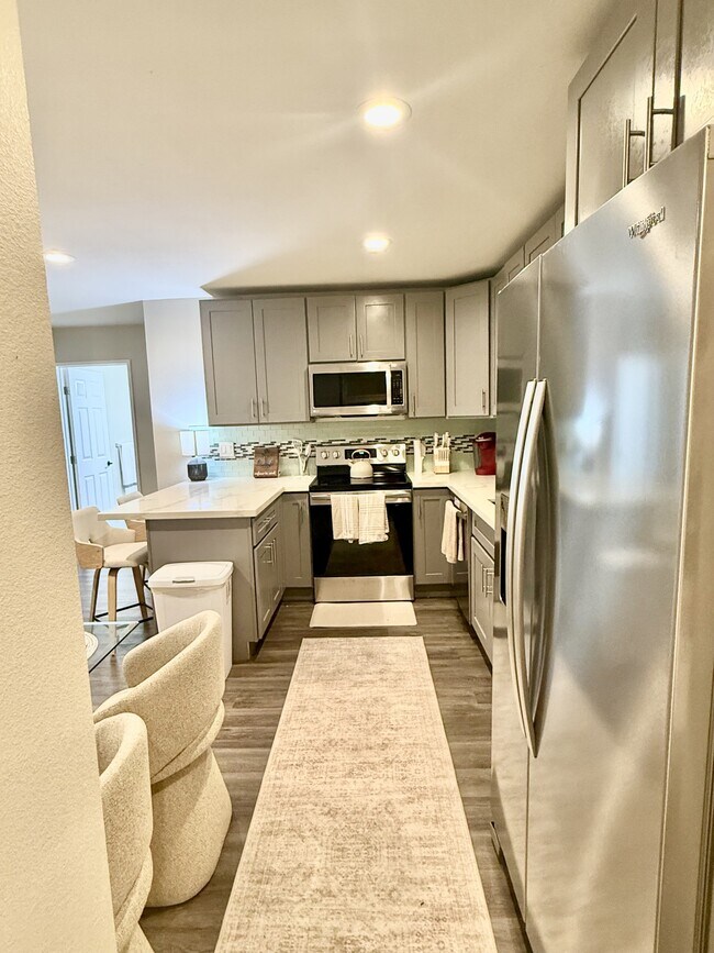 Building Photo - 41-875-875 Kalaniana?ole Hwy