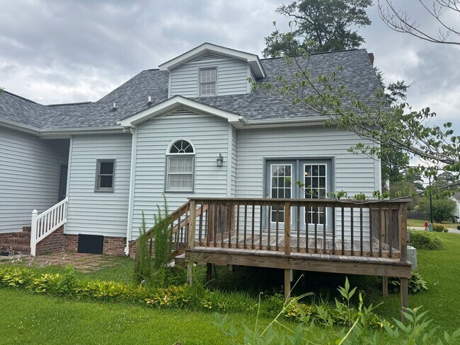 Building Photo - Beautiful home near downtown New Bern
