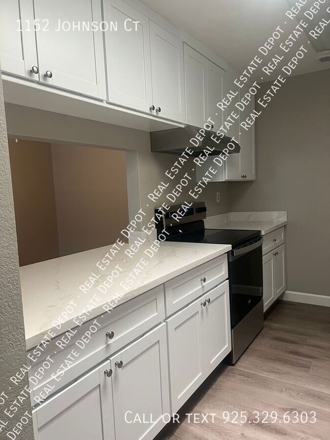 Building Photo - 1152 Johnson Ct