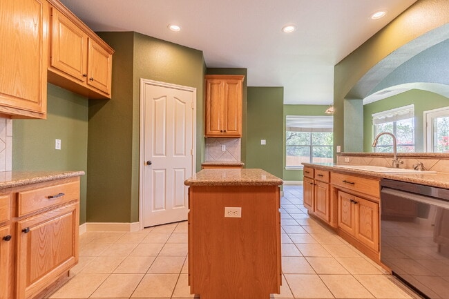 Building Photo - 1806 Three Forks