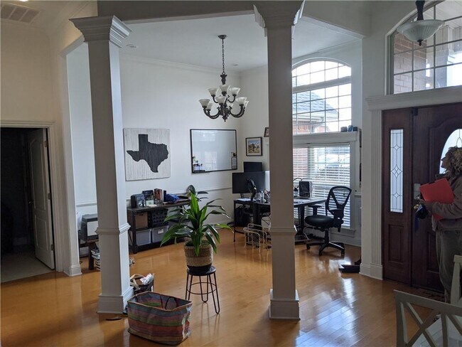 Building Photo - 607 SE Jamaica Dr