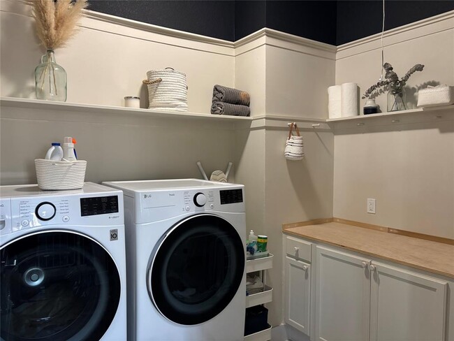 Building Photo - 9204 Apogee Blvd