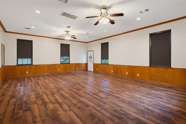 Building Photo - 121 Champions Dr