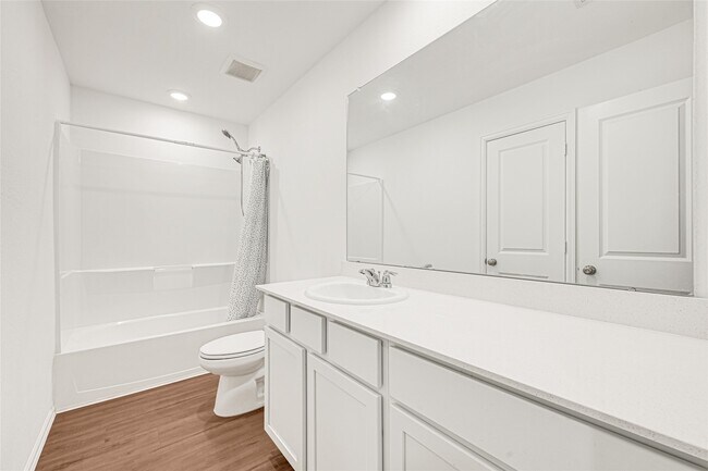 Building Photo - 1922 Ballesteros St