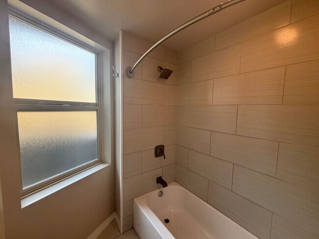 Building Photo - Great Priced Westlake Condo with Electric ...