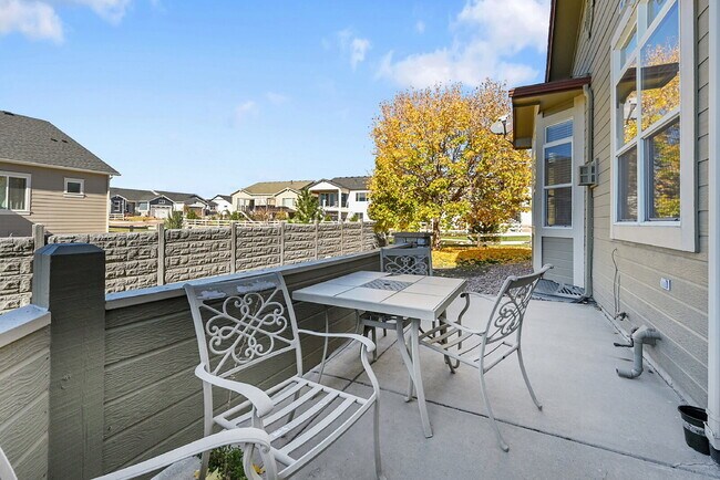 Building Photo - $2,095.00, 3-bed + Bonus room, 2.5 bath, l...