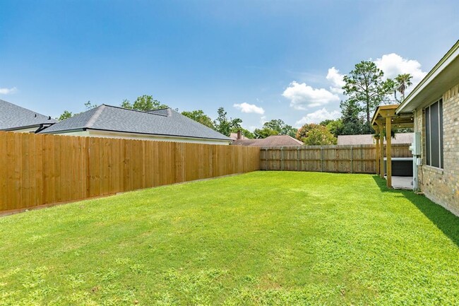 Building Photo - 400 S Amherst Dr
