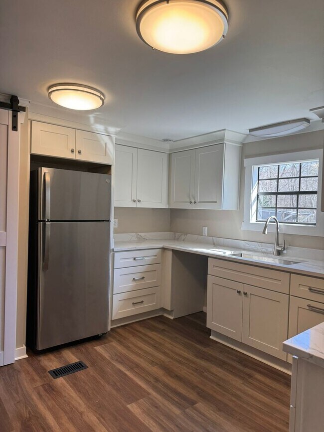 Building Photo - Fully Renovated Secluded 3 Bedroom Rancher!