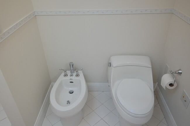 Building Photo - Charming 2 Bedroom/1 Bathroom Townhome in Washington Village, MD!