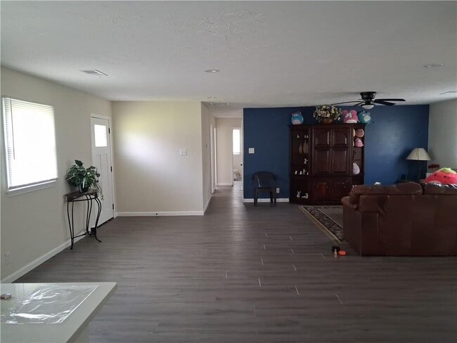 Building Photo - 2275 Briarwood Dr SW