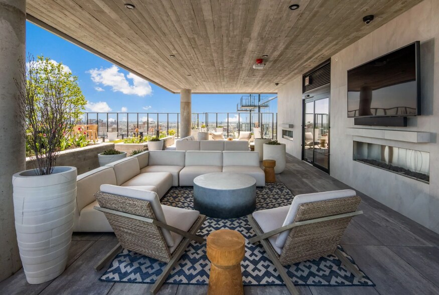 Building Photo - 710 S Seeley St