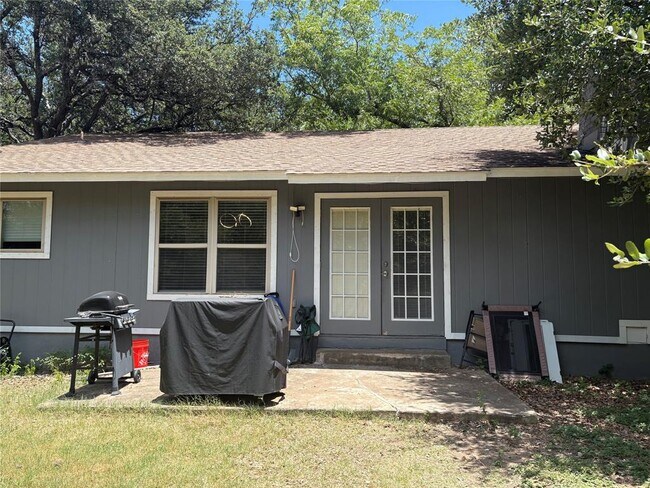 Building Photo - 3504 Roanoke Dr