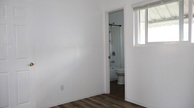 Building Photo - 2 bedrooms 2 full bathrooms duplex in El Cajon City.