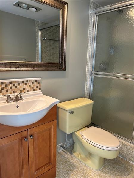 Building Photo - 3300 N Palm Aire Dr